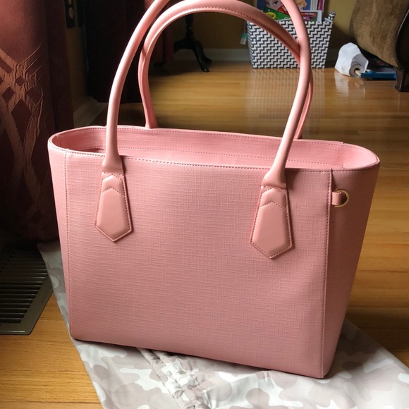 Dagne Dover Handbags - EUC Dagne Dover Classic Tote